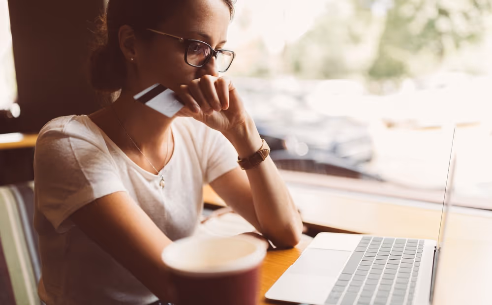 Retrait bloqué sur une fausse plateforme d'investissement